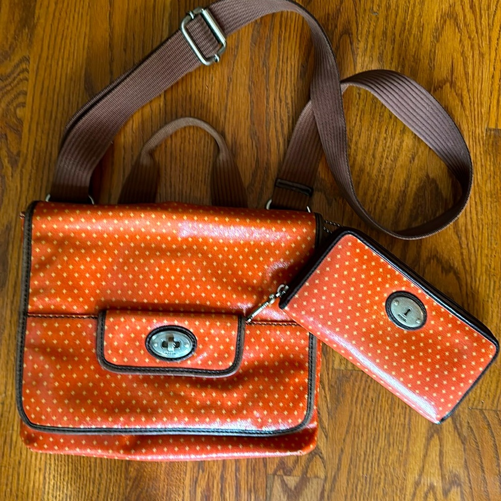 Fossil All Weather Crossbody With Matching Wallet… - image 1